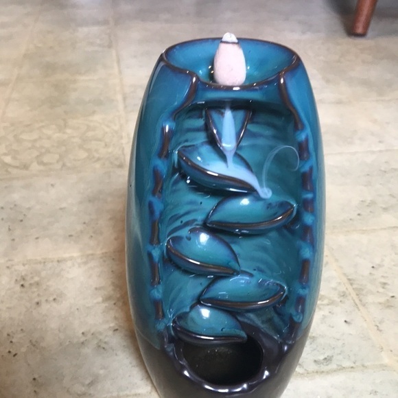 Incense cascading smoke “waterfall” - Picture 3 of 7